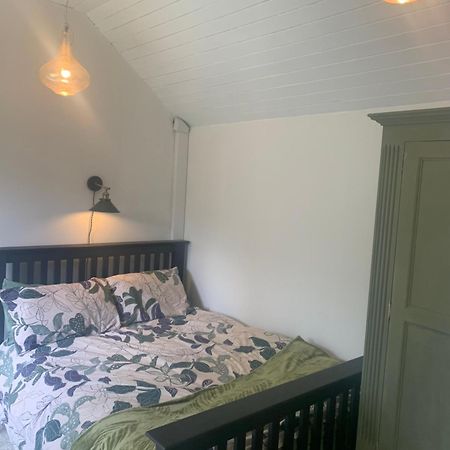 Newly Refurbished One Bedroom With Additional Sofa Bed Self Contained Flat In Garden Abbots Langley 외부 사진