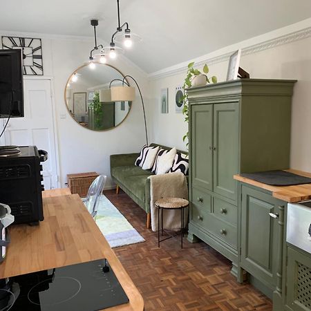 Newly Refurbished One Bedroom With Additional Sofa Bed Self Contained Flat In Garden Abbots Langley 외부 사진